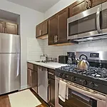 Warm & Lovely 2Br Apt Close To Dining & Shops - Touhy 1S