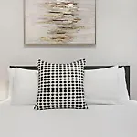 Warm & Lovely 2Br Apt Close To Dining & Shops - Touhy 1S