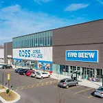 The Blue Golden Luxury Modern 3- Bedroom Apartment In Chicago