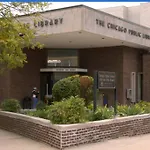 The Blue Golden Luxury Modern 3- Bedroom Apartment In Chicago