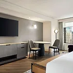 Hotel Doubletree By Hilton Magnificent Mile 4*