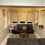 Beautiful Hyde Park Brownstone Apartment *