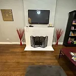 Beautiful Hyde Park Brownstone Apartment *