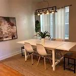 Lavish 2/2 Bath Near Lakeshore