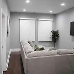 Upscale Apartment Westside Of Chicago