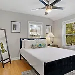 3Br Sunny And Spacious Chicago Apartment - Carmen 5640 & 5641 Rep