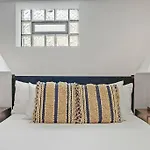 3Br Sunny And Spacious Chicago Apartment - Carmen 5640 & 5641 Rep
