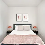Logan Sq Studio W Pool Deck Gym Nr L Chi-727