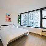Gold Coast Lavish Home W/ Roof Pool & Gym