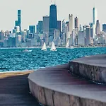 Cozy In Uptown/ Belmont Harbor