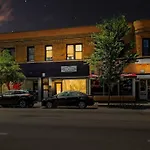 Enchanting 2-Bedroom Apt In Chicago - Clark 4