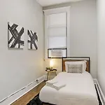 Enchanting 2-bedroom In - Clark 4 Apartment *