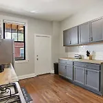Enchanting 2-bedroom In - Clark 4 Apartment