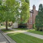 Chic Chicago Getaway With Fireplace!