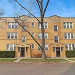 1Br Airy Apartment With Wi-Fi - Barry 2