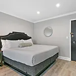 Cozy Studio Apt In Lakeview - Oakdale 203