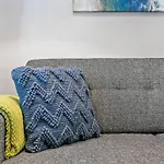 Cozy Studio Apt In Lakeview - Oakdale 203