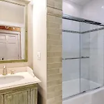 Old-world Classic Building Downtown Apartment Chicago