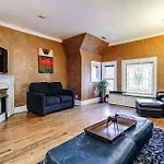 Old-world Classic Building Downtown Apartment Chicago