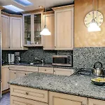Old-world Classic Building Downtown Apartment Chicago