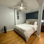 Modern Lincoln Park Hideaway 1 Bd And 1Bath
