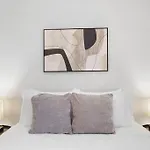 3Br Roomy & Furnished Apt With In-Unit Laundry - Bstone 1