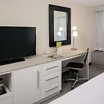 Doubletree By Hilton Magnificent Mile
