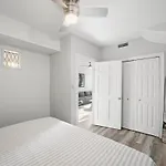 Beautiful Unit In Apartment *