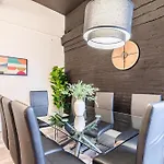 Luxury 5Br Chicago Retreat Perfect For Groups With Pool Table & Optional Parking Near Mccormick Place And Soldier Field