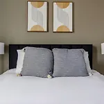 River North 1Br W Terrace Fire Pits Grills Chi-1031