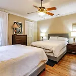 Historic And Unique Brownstone In Gold Coast - Downtown - 3