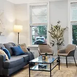 Stylish 2Br Urban Retreat In River West
