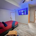 Pool Table, Pingpong, Arcade, 2-car Parking, 3 Floors! Apartment