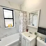 Cozy Retreat, Prime Location Near Loyola & Beach! Apartment