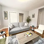 Cozy Retreat, Prime Location Near Loyola & Beach! Apartment *