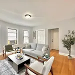 Apartment Cozy Retreat, Prime Location Near Loyola & Beach! *