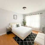 Cozy Retreat, Prime Location Near Loyola & Beach! Apartment
