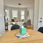 Apartment Cozy Retreat, Prime Location Near Loyola & Beach! *