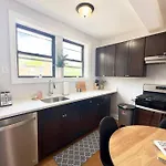 Apartment Cozy Retreat, Prime Location Near Loyola & Beach! Chicago