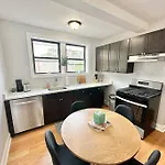Cozy Retreat, Prime Location Near Loyola & Beach! * Chicago