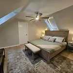 Chic Loft In The Southport Corridor