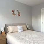 Central 1Br Retreat Cozy & Inviting Near Loyola