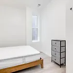 Modern Apartment In Pilsen Private Rooms With Share Livingroom