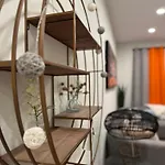 2 Bedroom Unit With 1 Garage Parking In Wicker Park