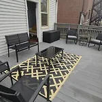 Roscoe Village Cosy Duplex 3 Bed&2Bath & Bonus Space Sleeps 6