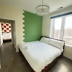 Designer Condo 1 Free Parking