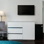 Congress Plaza Hotel 3*