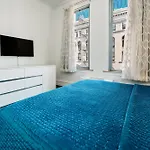 Congress Plaza Hotel 3*