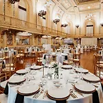Congress Plaza Hotel 3*