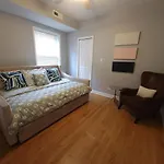 Beautiful Big 3 Bedroom Quiet Apt Near Downtown